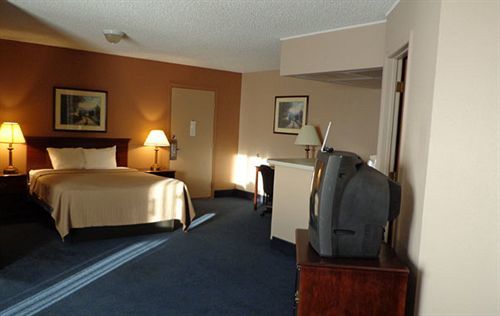 Sunflower Inn & Suites - Garden City Exteriér fotografie